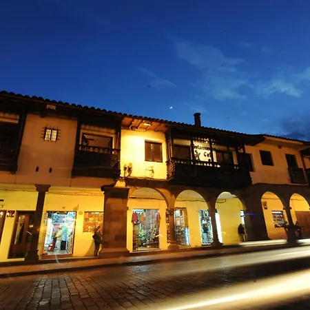 Katari Plaza Cusco El Virrey